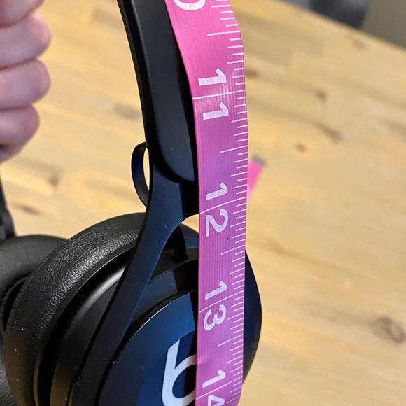 Dr. Dre Noise-Canceling Over-Ear Headphones, Black - Picture 5 of 9